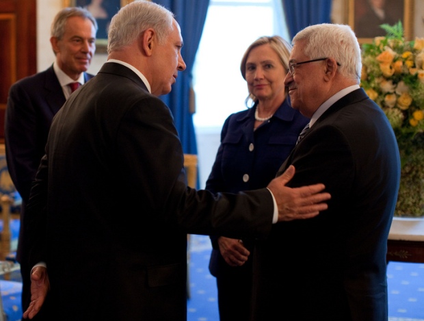 Tony Blair, Prime Minister Benjamin Netanyahu, Secretary of State Hillary Rodham Clinton, President Mahmoud Abbas talk in the Blue Room of the White House,