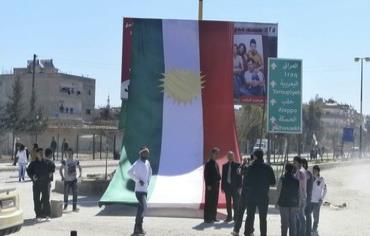 Kurds erect large Kurdistan flag in Syria protest