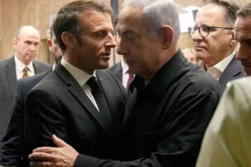 Israeli Prime Minister Benjamin Netanyahu (R) shakes hands with French President Emmanuel Macron (L) after their joint press conference in Jerusalem on October 24, 2023. CHRISTOPHE ENA / AFP