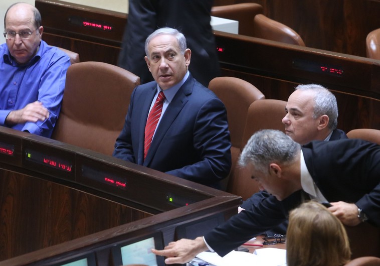 Netanyahu in the Knesset with Ya'alon, Lapid and others, December 3, 2014. (photo credit:MARC ISRAEL SELLEM)